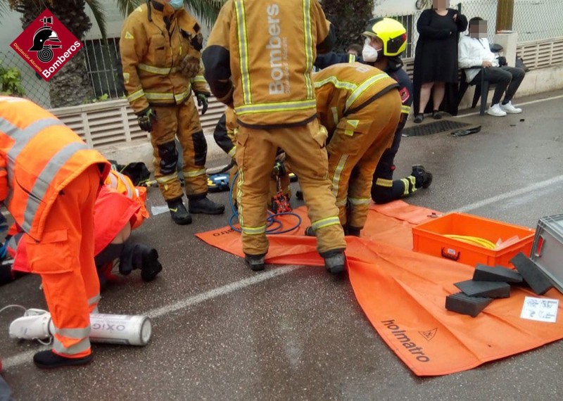 <span style='color:#780948'>ARCHIVED</span> - Complicated extraction for firemen following accident in Calpe