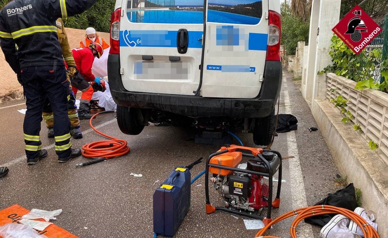 <span style='color:#780948'>ARCHIVED</span> - Complicated extraction for firemen following accident in Calpe