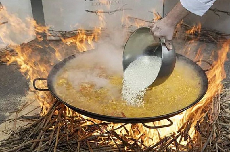 <span style='color:#780948'>ARCHIVED</span> - Valencian paella seeks recognition as Item of Cultural Interest