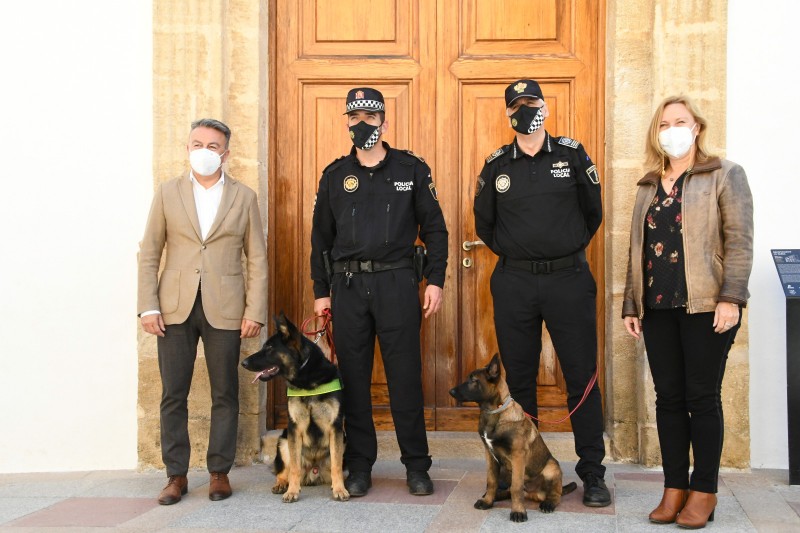 <span style='color:#780948'>ARCHIVED</span> - Xabia police welcome new super sniffer Khalan to the team