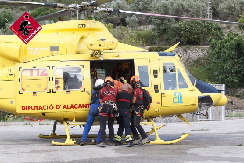 <span style='color:#780948'>ARCHIVED</span> - Alicante firefighters make a record number of mountain rescues in one day