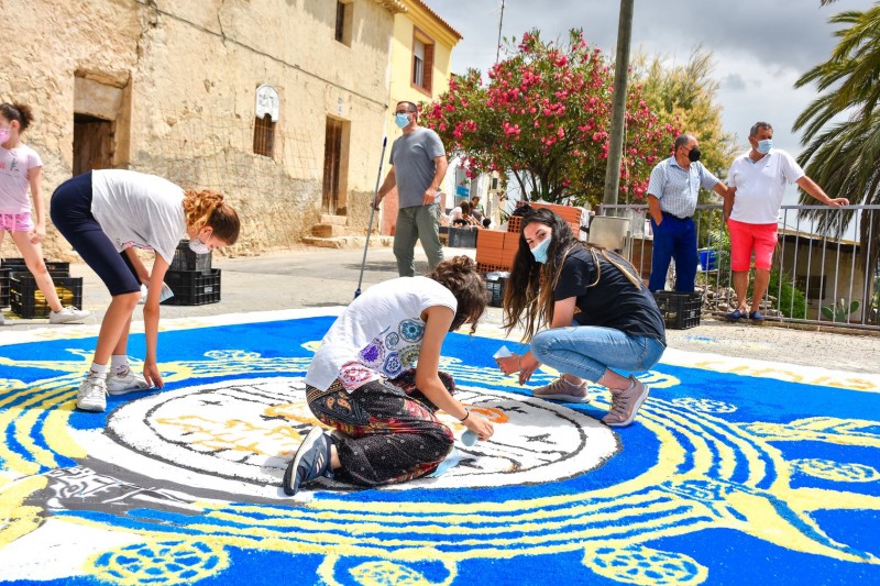 <span style='color:#780948'>ARCHIVED</span> - Archena continues salt carpets tradition for Corpus Cristi in spìte of Covid restrictions
