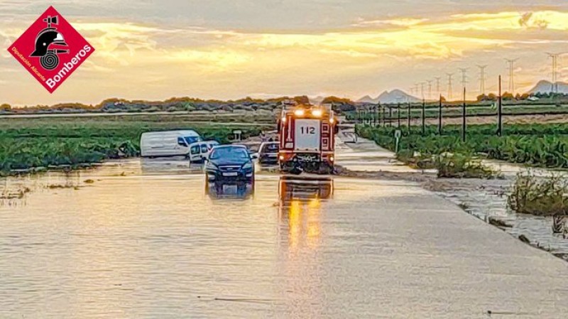 <span style='color:#780948'>ARCHIVED</span> - Amazing photo of the sudden downpour that left motorists stranded in Villena, Spain