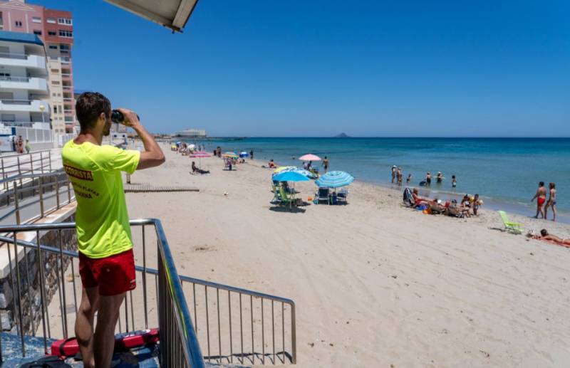 <span style='color:#780948'>ARCHIVED</span> - 26 lifeguard points up and running at Cartagena beaches for the peak summer season