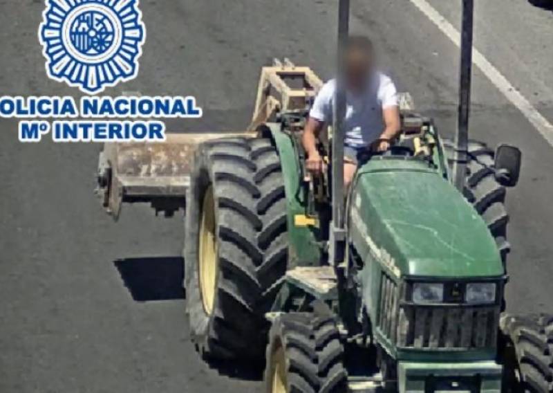 <span style='color:#780948'>ARCHIVED</span> - Brazen farmer robs tractor from outside motor repair shop in Alicante
