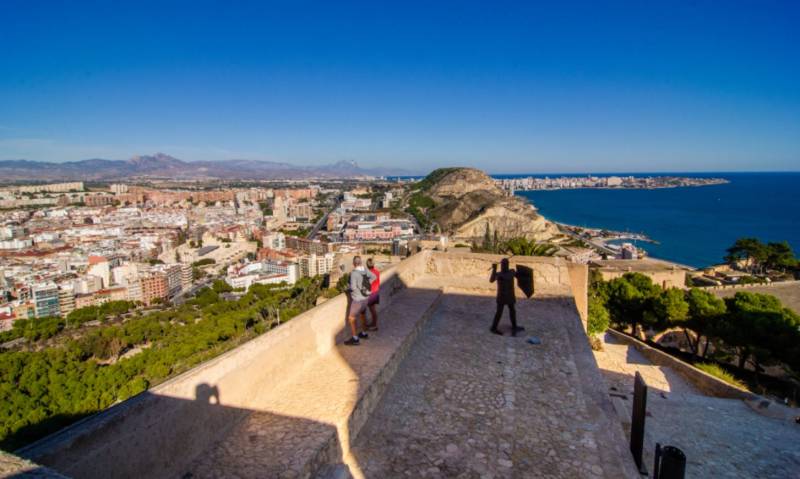 Alicante Castillo de Santa Barbara castle smashes its 2022 goal for visitor numbers in just 7 months