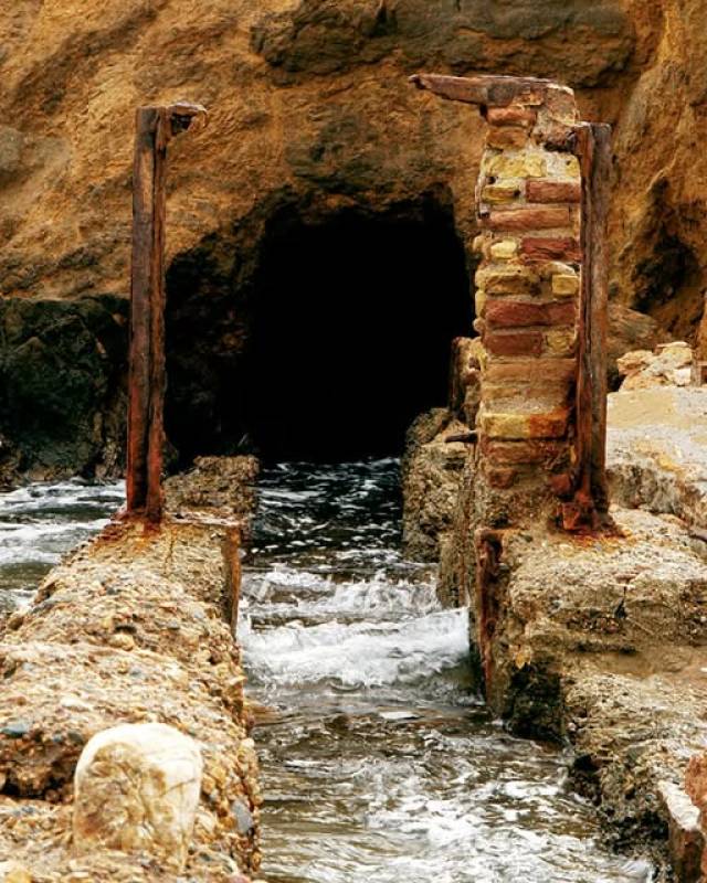 A curious slice of Mazarrón history: This is the port's 100-year-old 'pim-pam' canal, nestled between two popular beaches