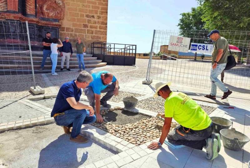 Caravaca revitalises Castle esplanade with traditional stone paving