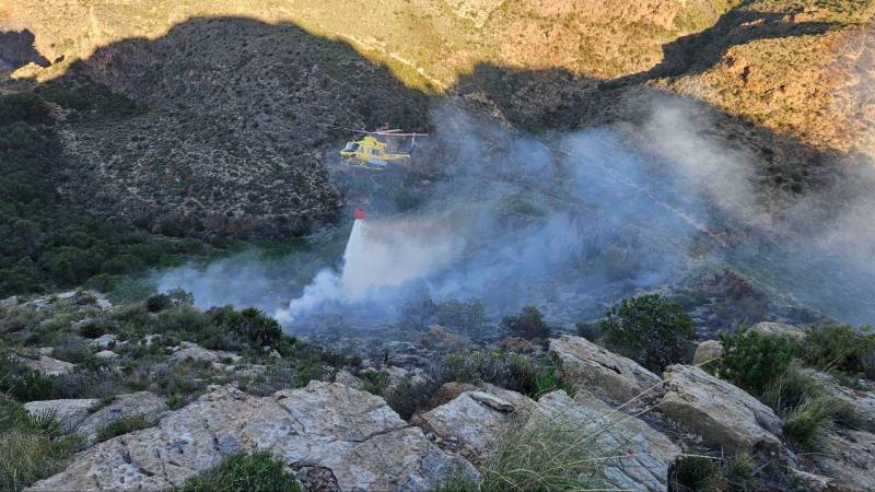 Fire in Cabo Tiñoso brought under control after burning nearly 100 hectares