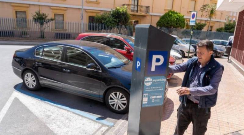 Blue zone parking could be extended every summer in La Manga and Cabo de Palos
